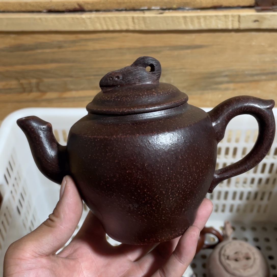茶壶紫砂老厂紫砂壶一件。