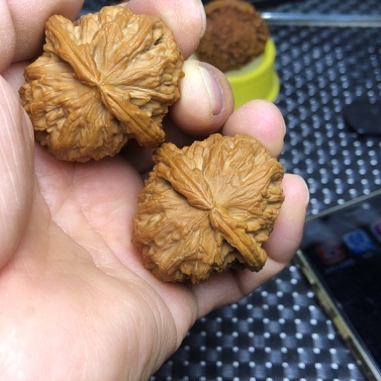 不***）文玩核桃吊坠老狮子头