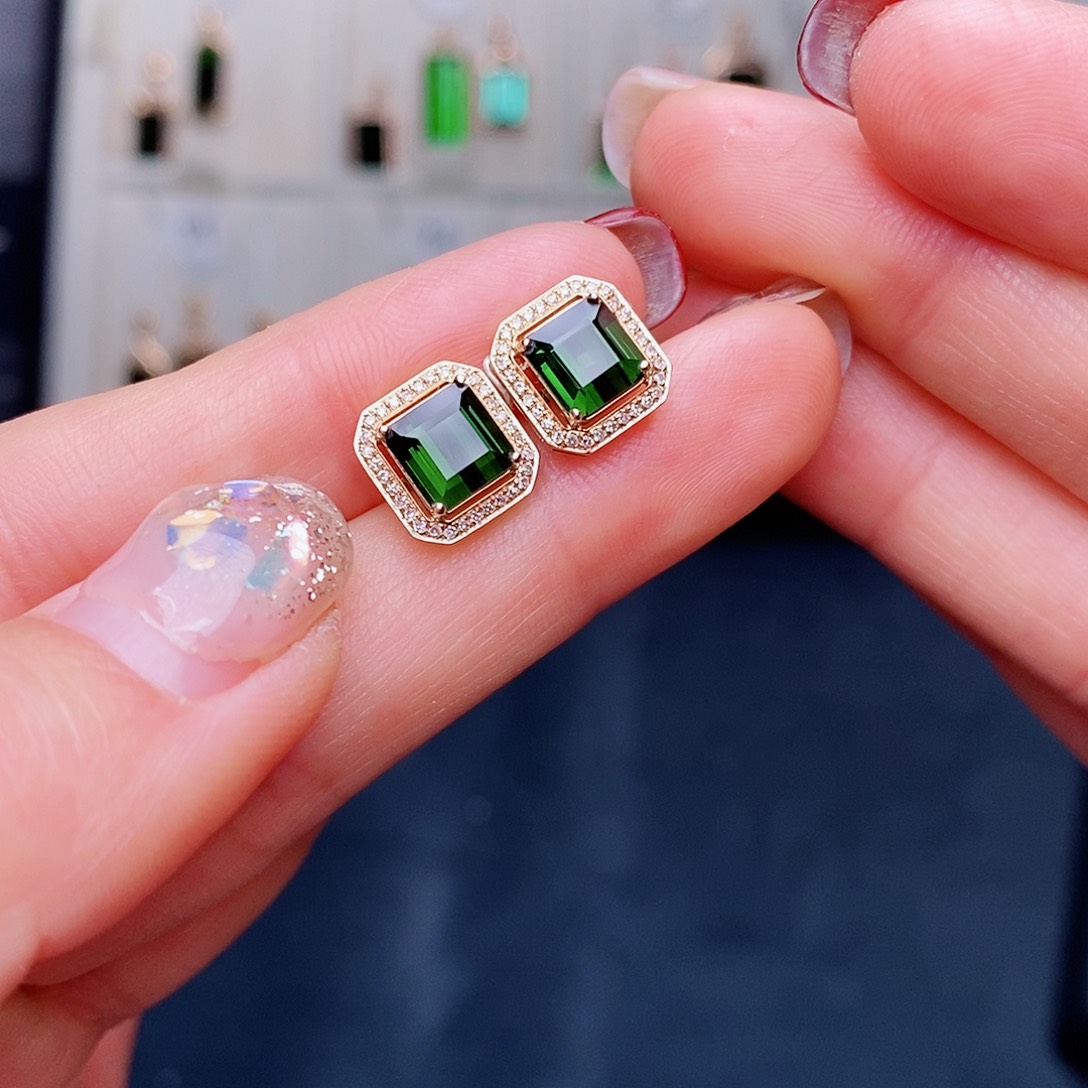 绿色碧玺耳钉18K金镶嵌金***?