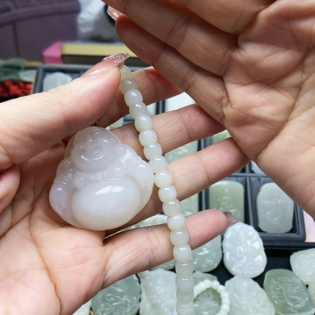 和田玉颈饰未镶嵌钰****）