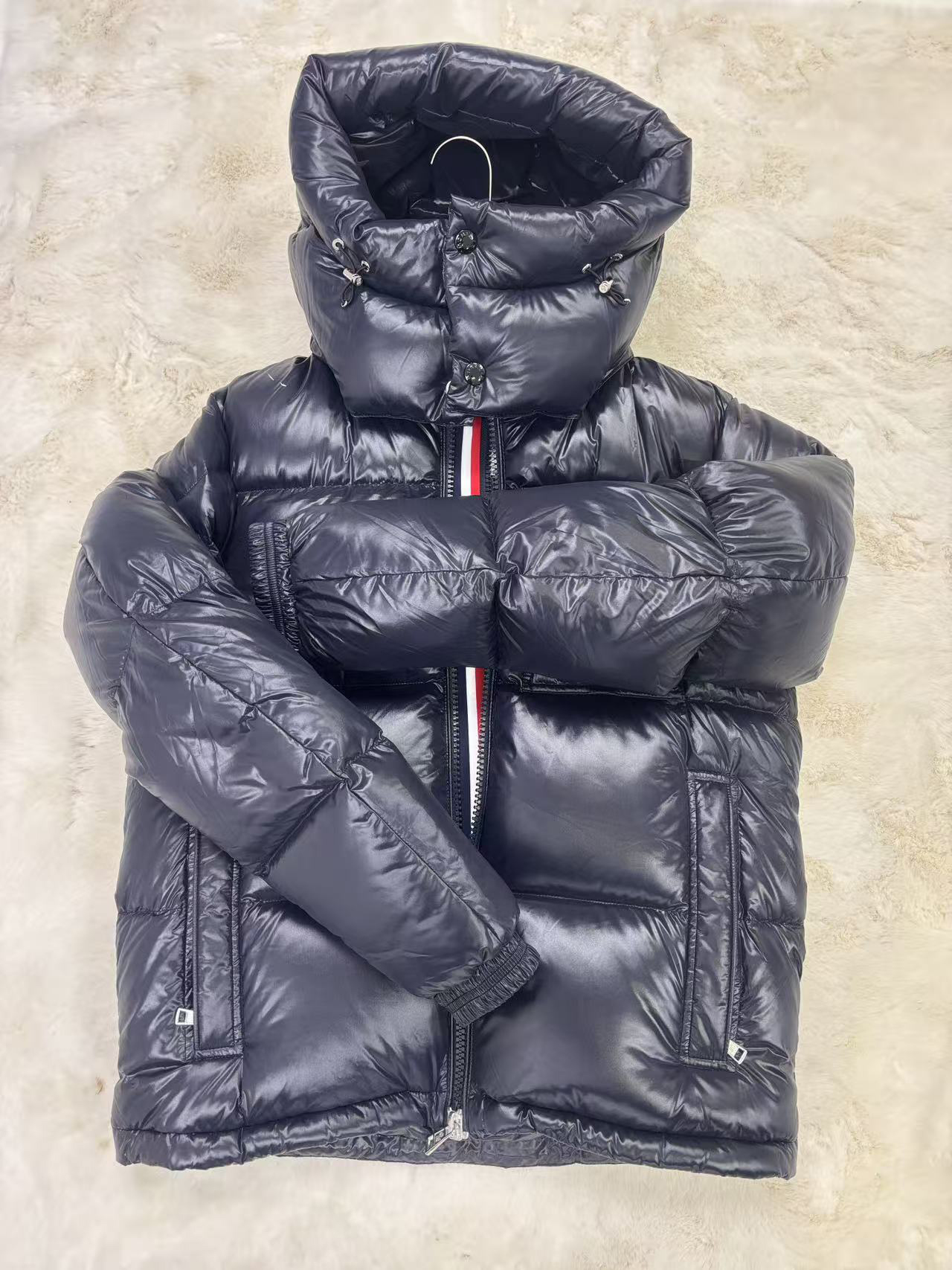 M05拼色拉链连帽亮光羽绒服