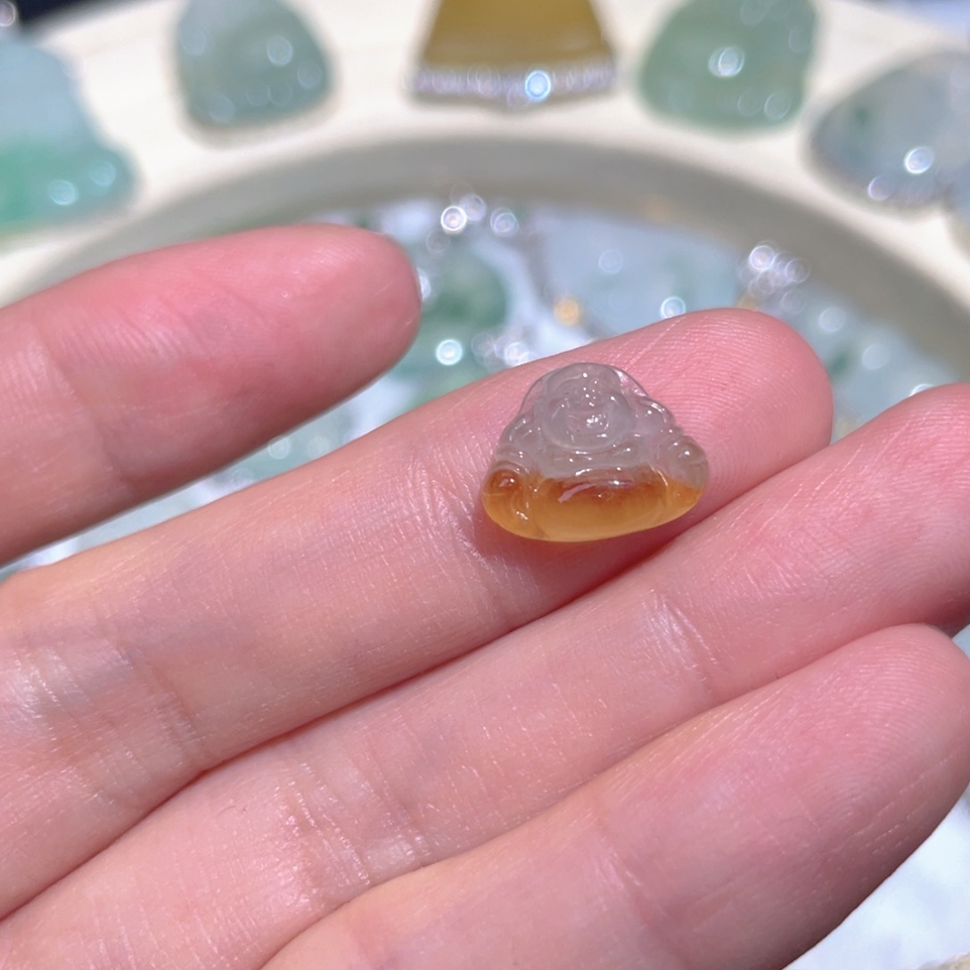 翡翠颈饰未镶嵌Z****?翡翠