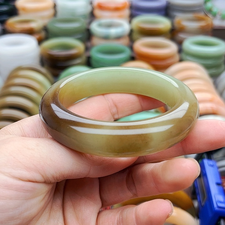 未镶嵌手镯（圆镯）石英质玉