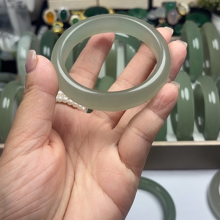 东陵石未镶嵌手镯