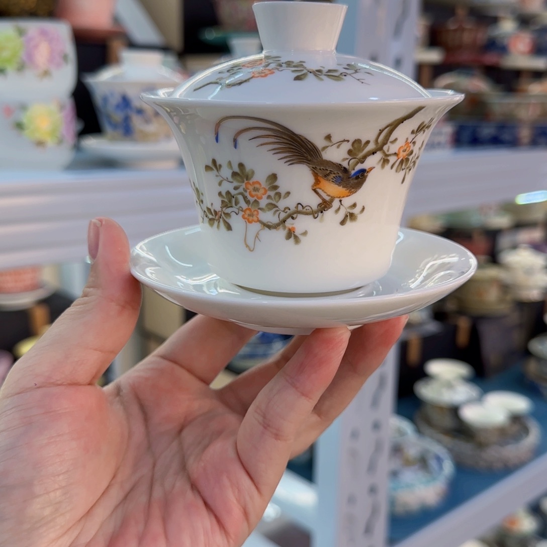 瓷片盖碗很精致很好看