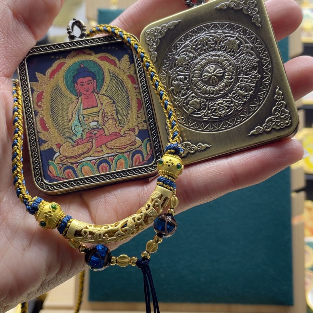 吊坠漫*路唐卡等多种形式的艺术