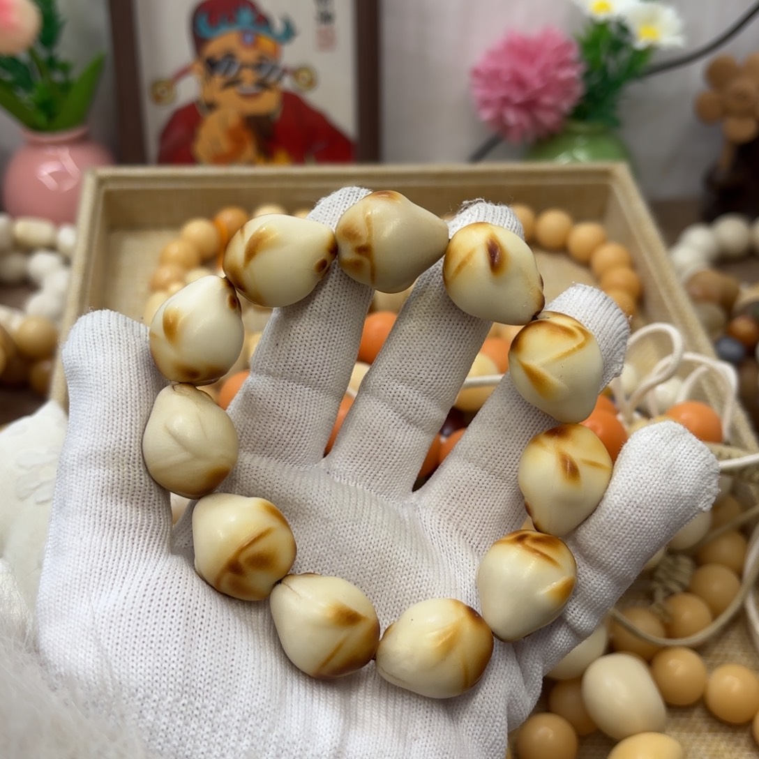 吊坠菩提根/象牙果牙果大瑕疵干磨679