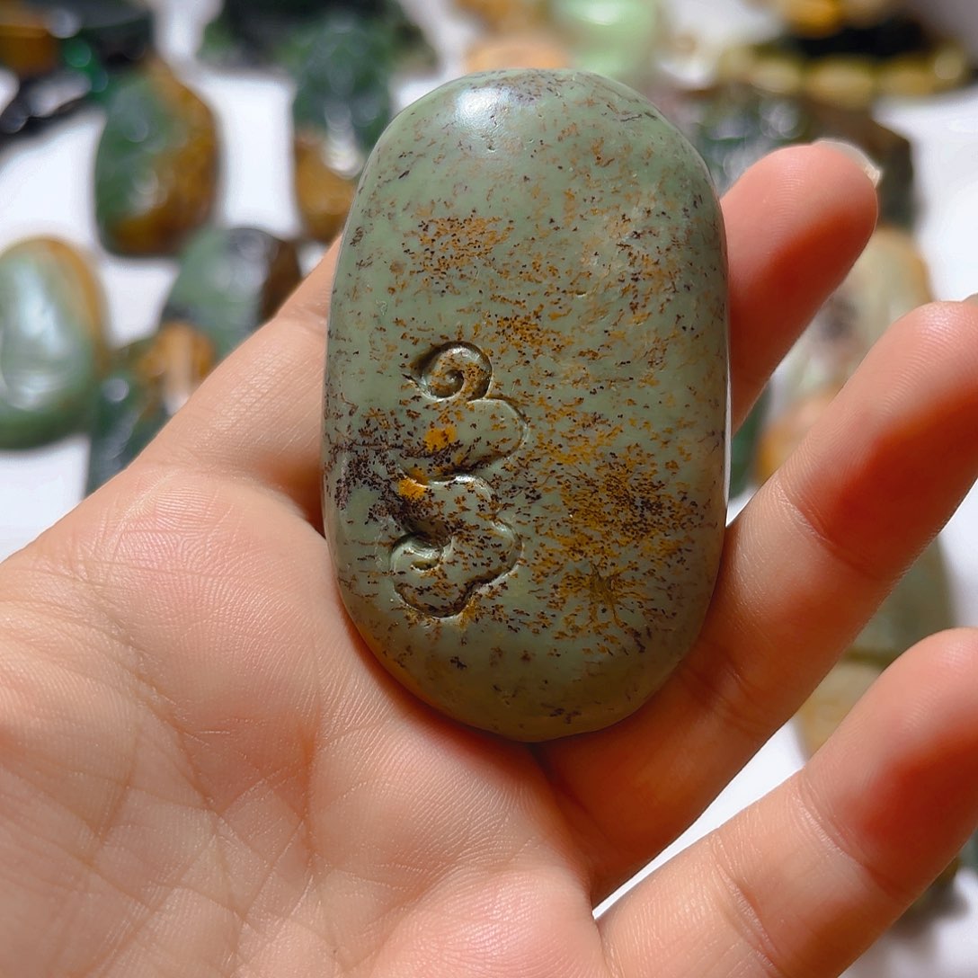 岫岩河磨玉（透闪石质玉）挂件未镶嵌