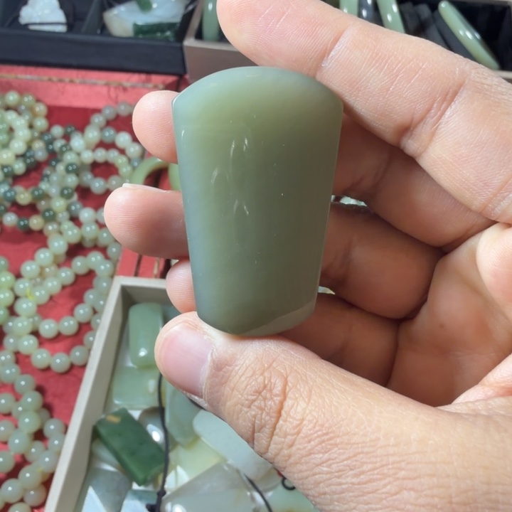 京***墨和田玉（糖玉）未镶嵌手链