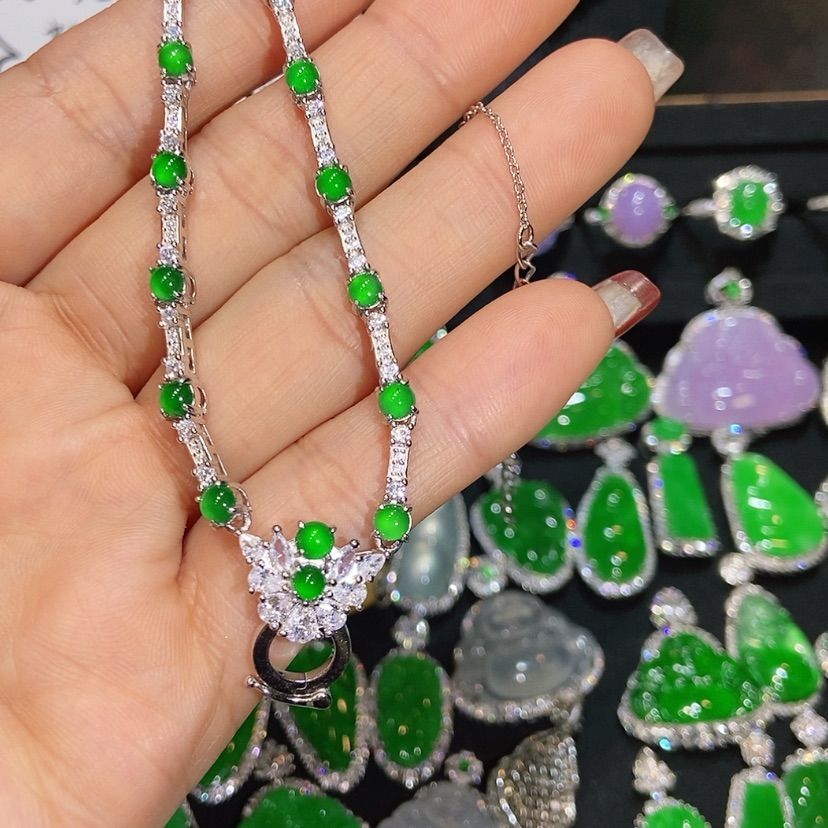 【闪购商品】翡翠颈饰未镶嵌天然翡翠