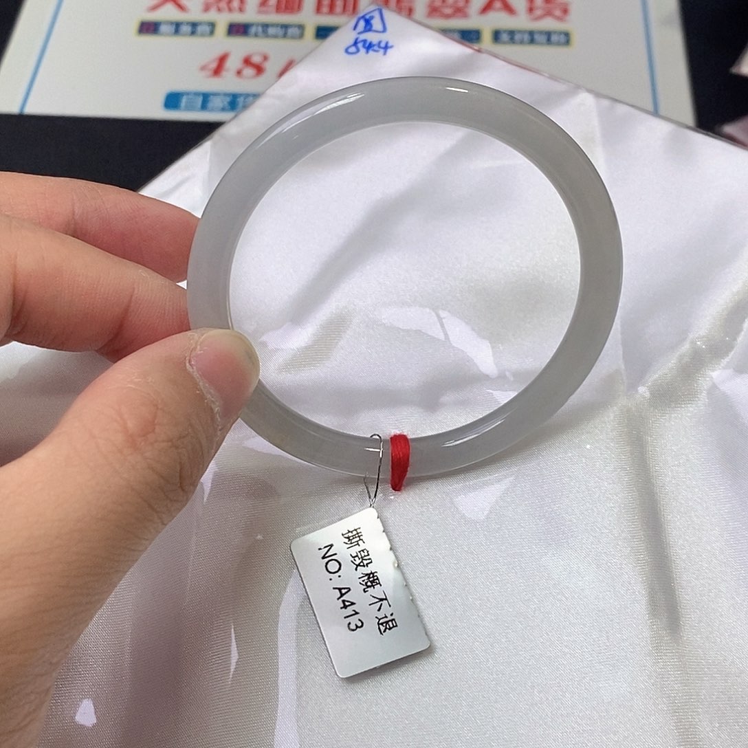 翡翠未镶嵌手镯（圆镯）