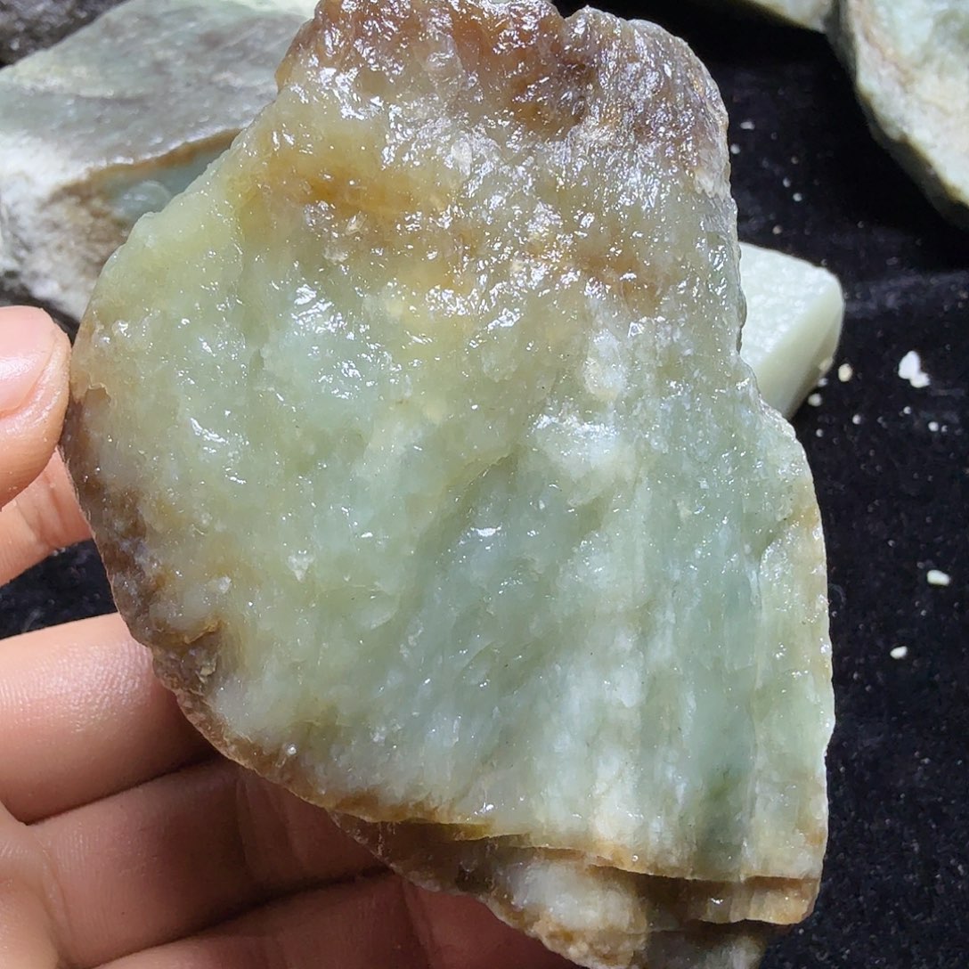 珂***枚和田玉（糖玉）未镶嵌珠宝半成品