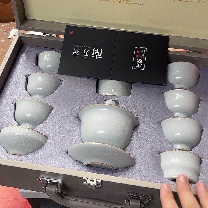 孤品茶具套装等。        