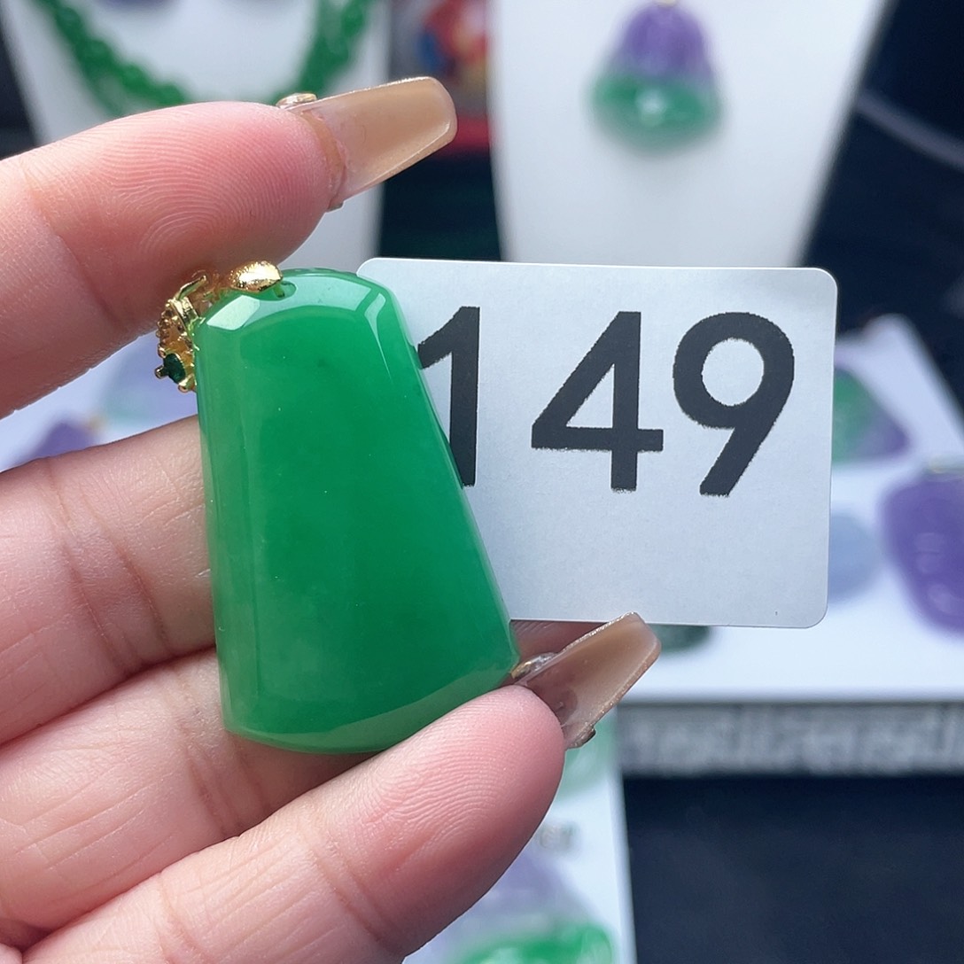 翡翠吊坠(赠链)未镶嵌