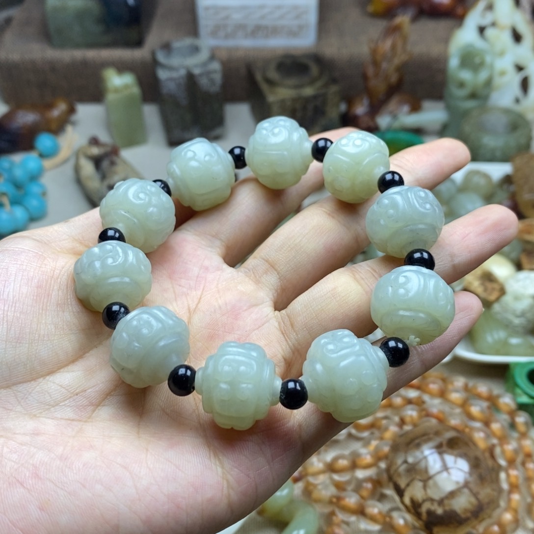 东***败和田玉未镶嵌挂件