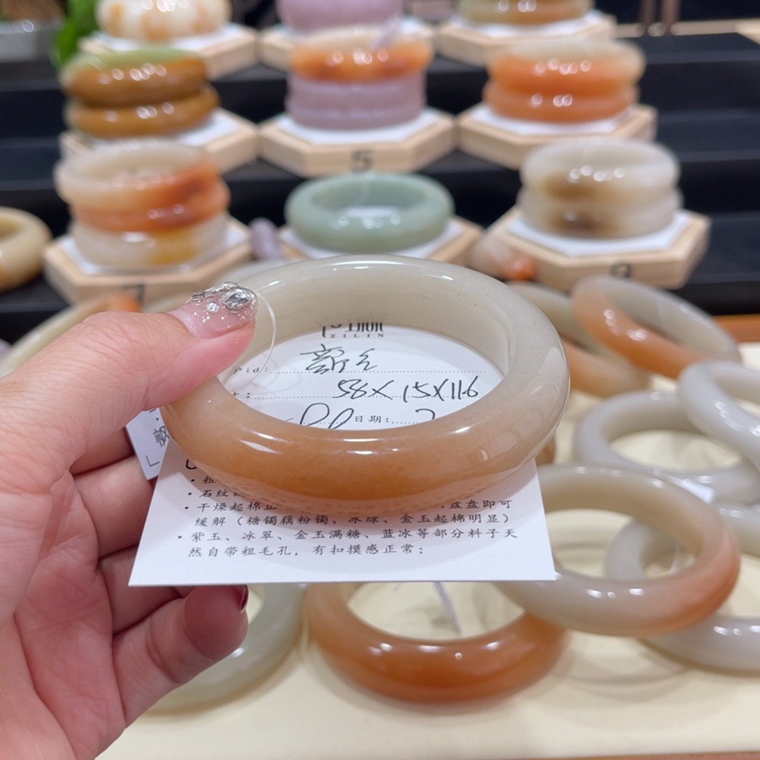 石英质玉手镯未镶嵌颜*