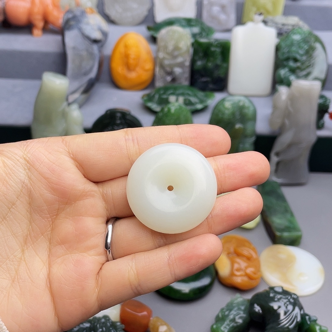 和田玉未镶嵌颈饰