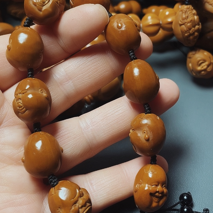 百态，橄榄核雕工艺