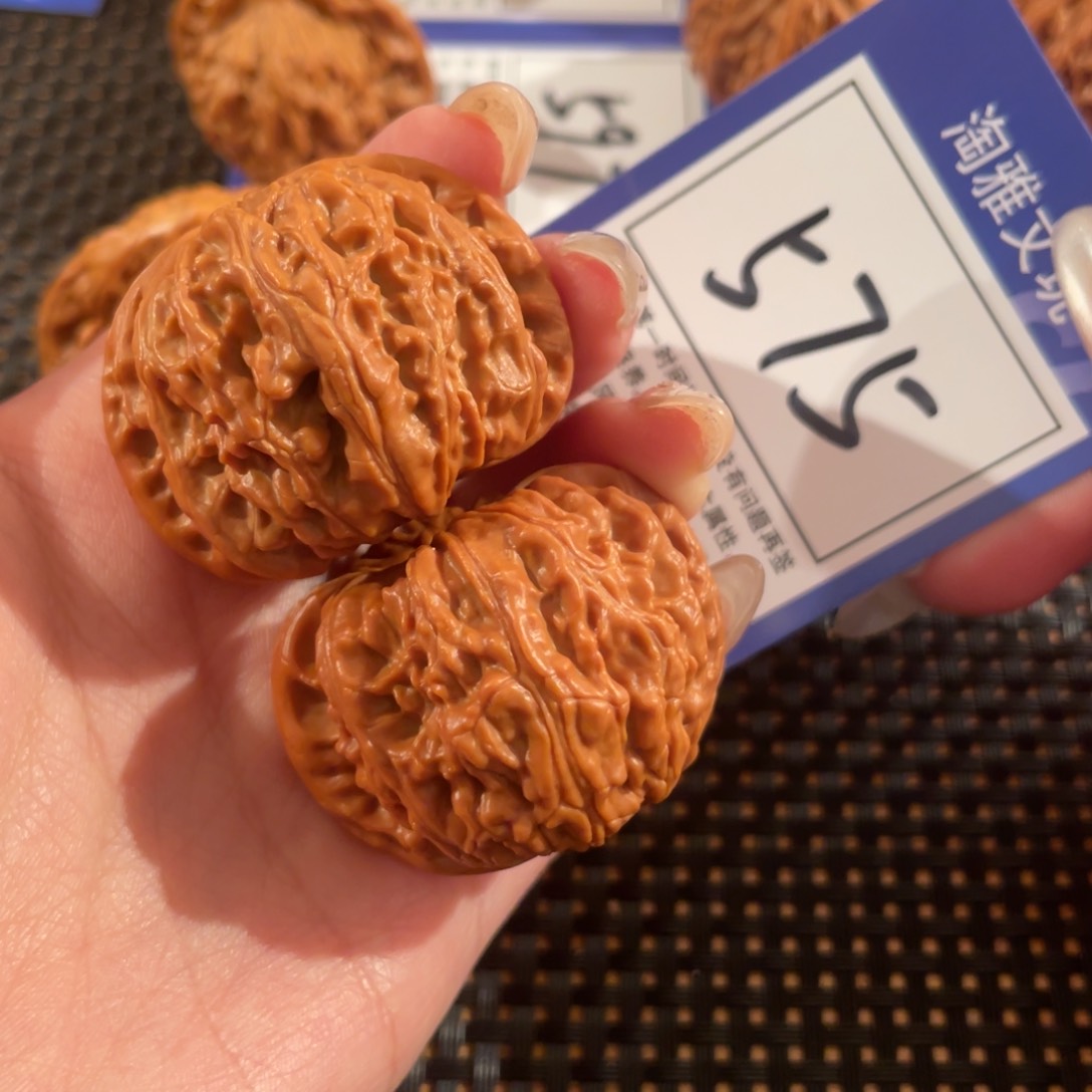 文玩核桃把件575号41尺白狮子