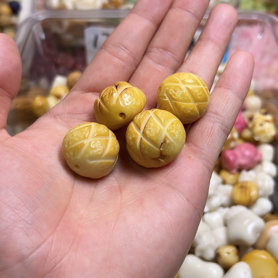 白玉菩提吊坠瑕疵菠萝包4颗 有坏有裂 不挑不选
