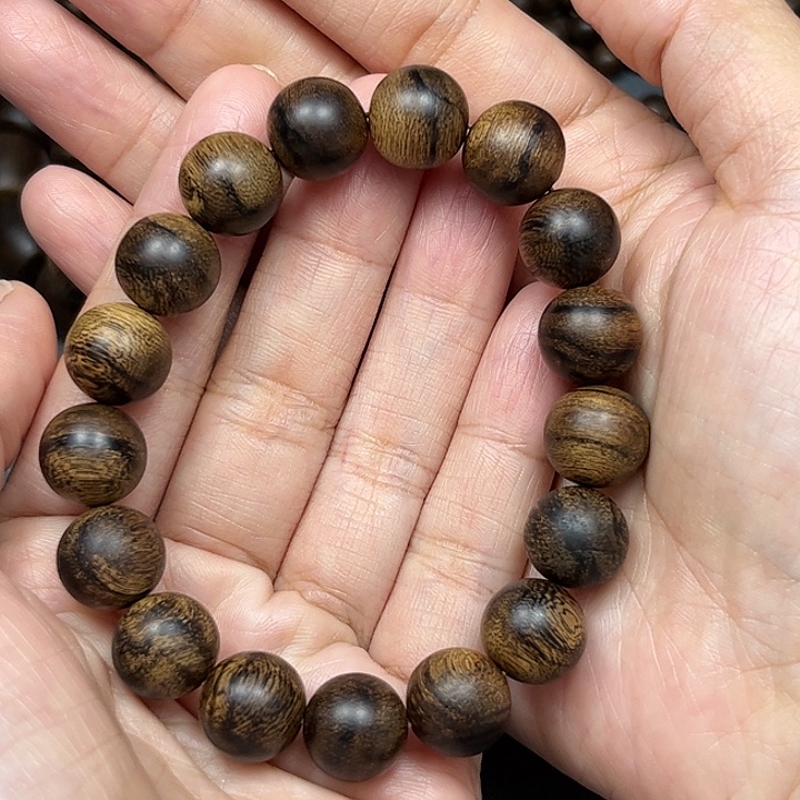 南***亮沉香碎屑沉香白棋虎皮留疤1.2