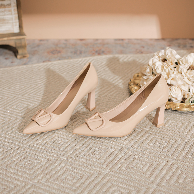 2026新款春秋季百搭法式薄款方根高跟鞋尖头小众裸色粗跟单鞋女