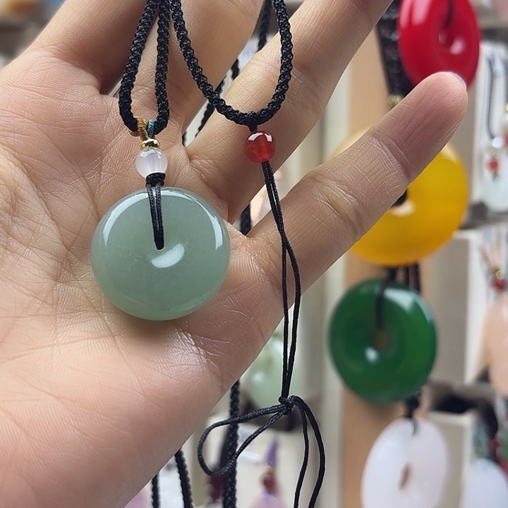 云***儿石英质玉未镶嵌颈饰