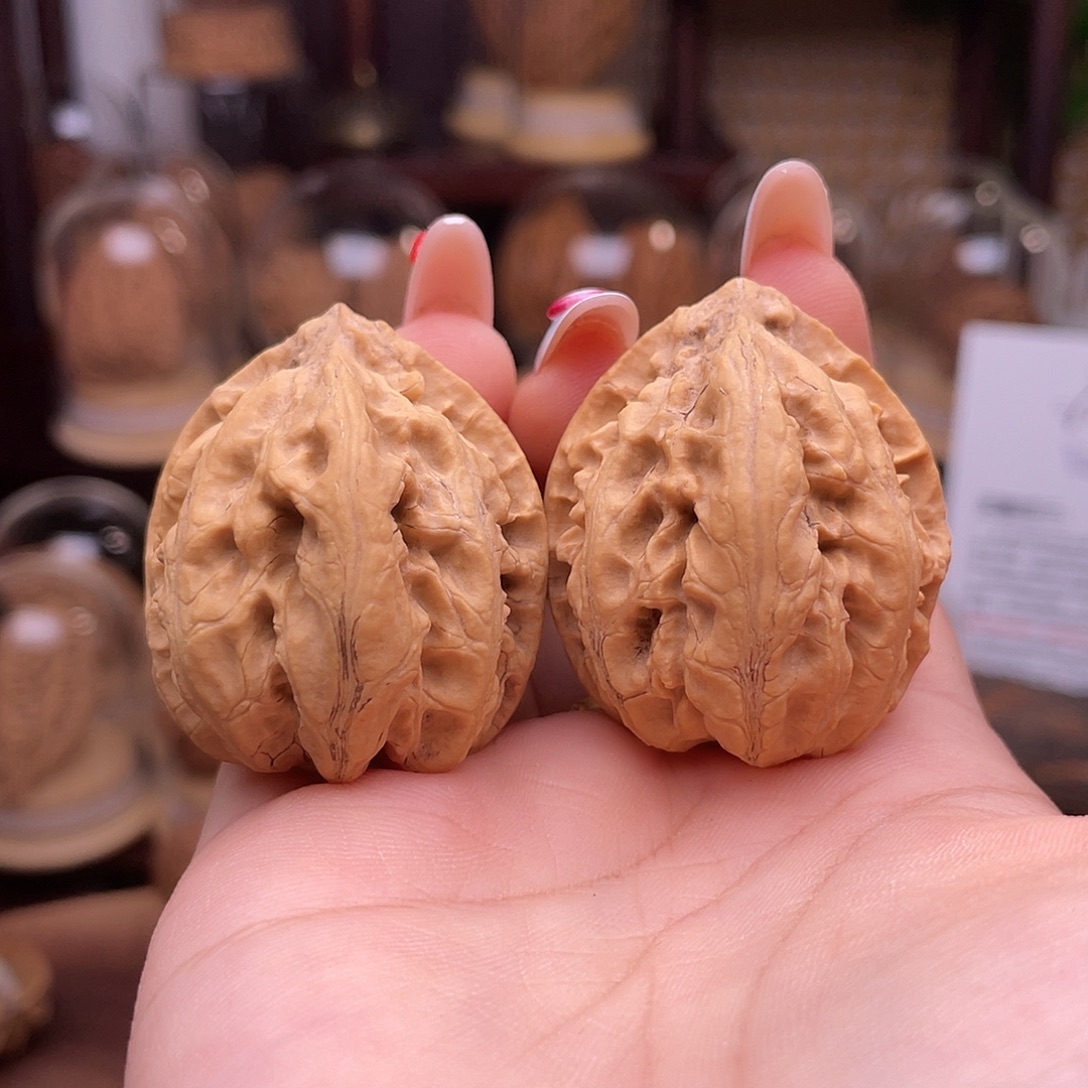 文玩核桃吊坠绣球