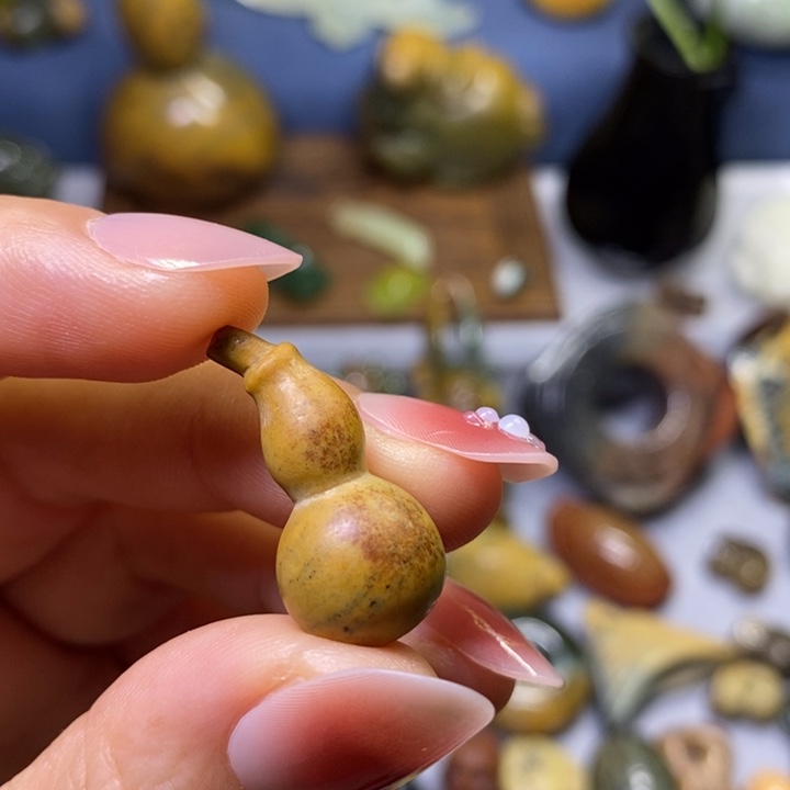 S***w岫岩河磨玉（透闪石质玉）未镶嵌挂件