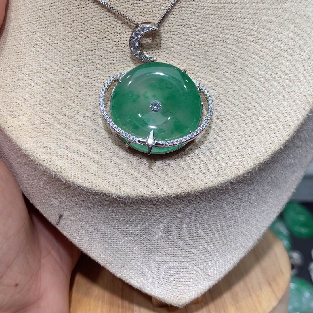 颈饰银S925镶嵌石英质玉（非洲翠）