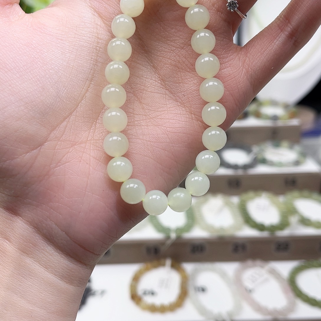 小***娜和田玉未镶嵌手串