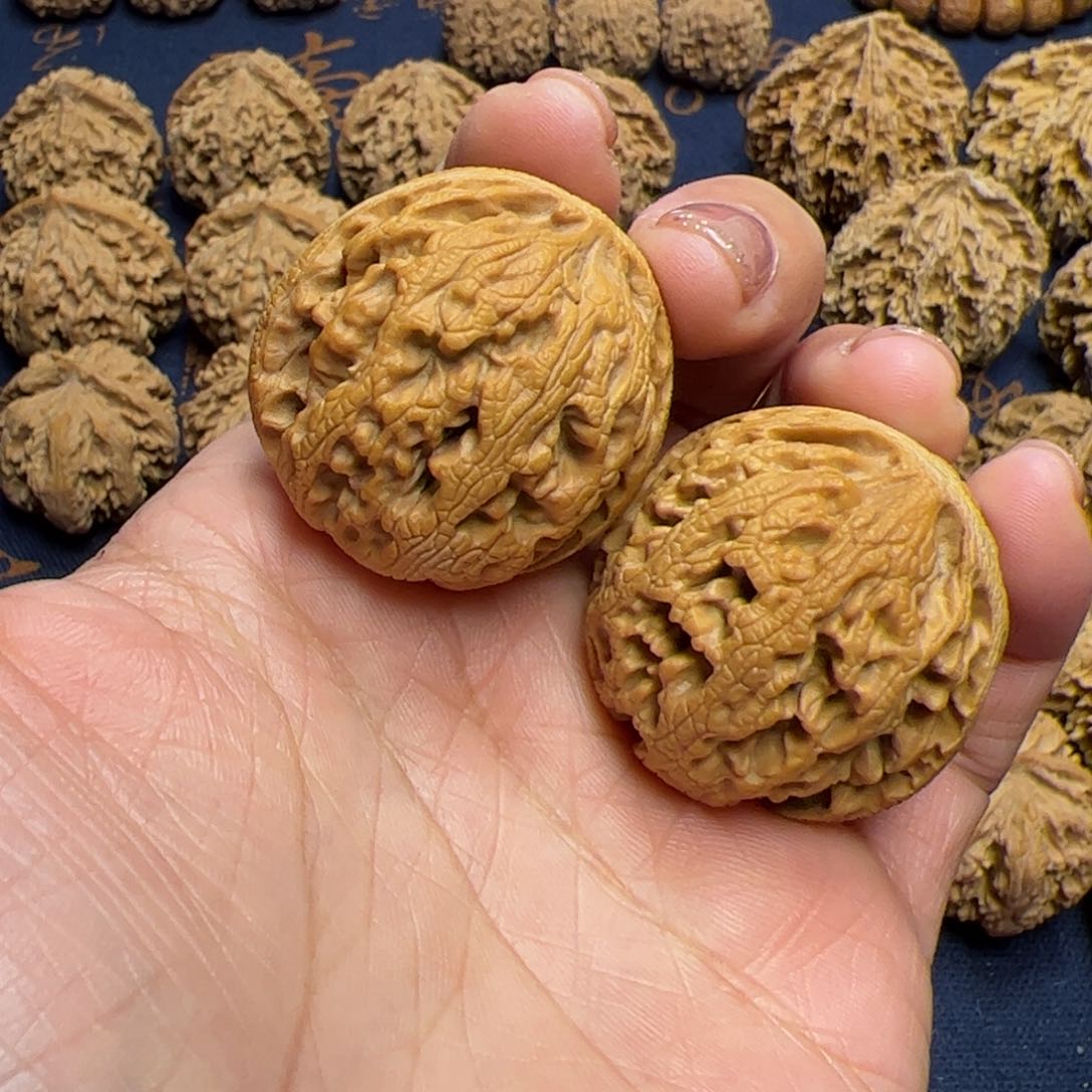 文玩核桃把件秦岭野生植物核桃