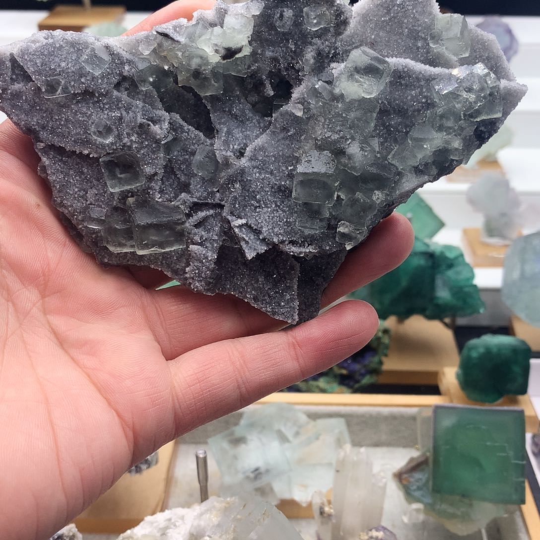 石材漏漏带标本性的底岩萤石