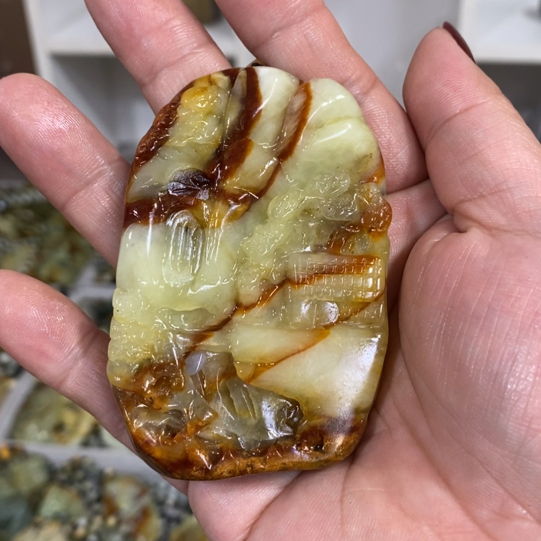 蛇纹石玉颈饰未镶嵌