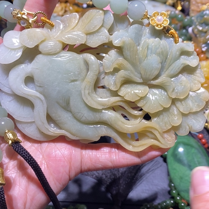 蛇纹石玉岫玉吊坠未镶嵌