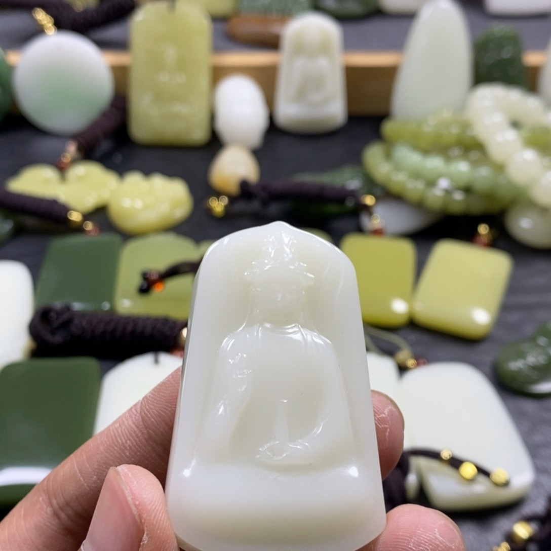 和田玉（青白玉）未镶嵌吊坠(赠链)