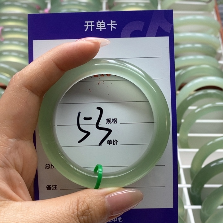 岫玉手镯未镶嵌彼****?好