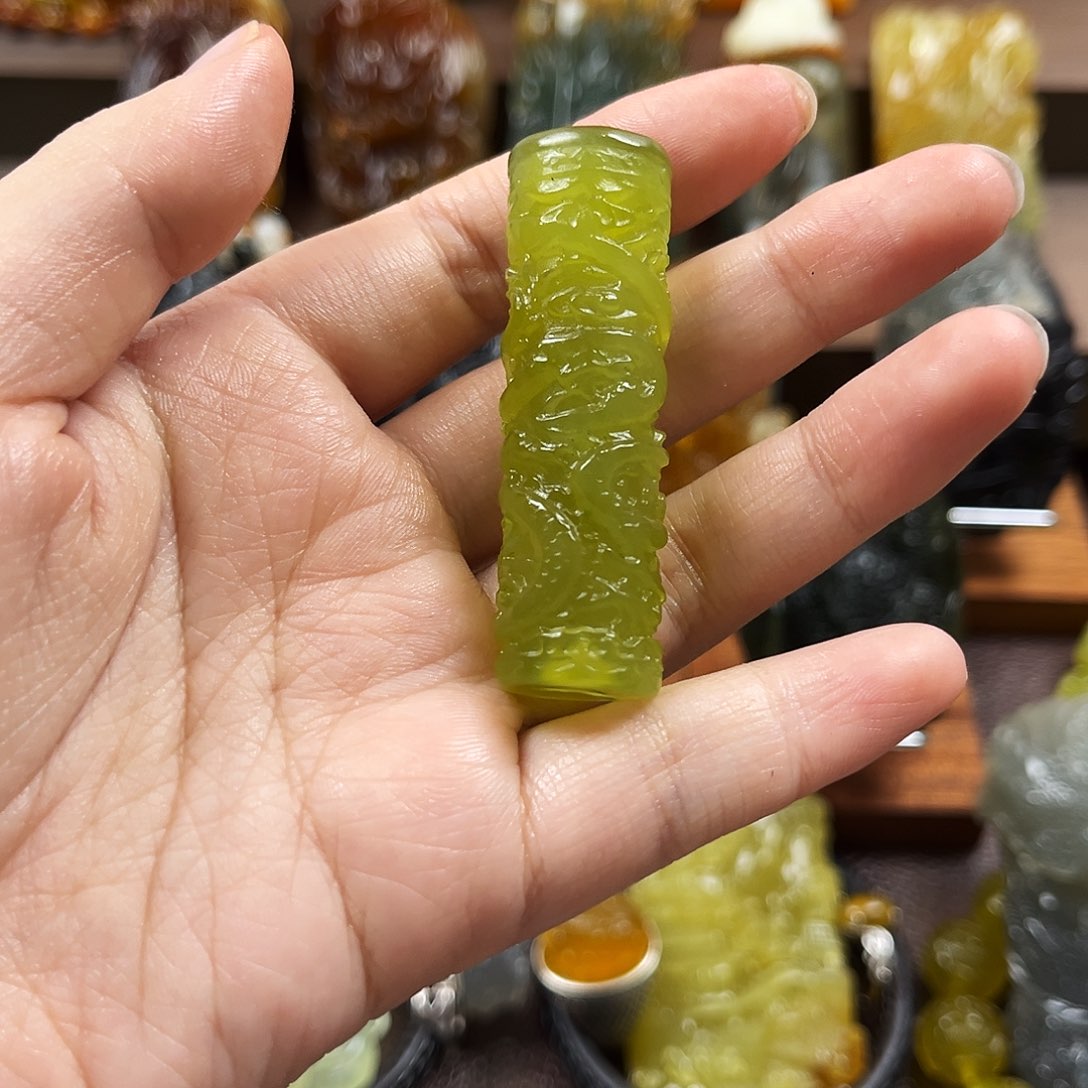 蛇纹石玉颈饰未镶嵌