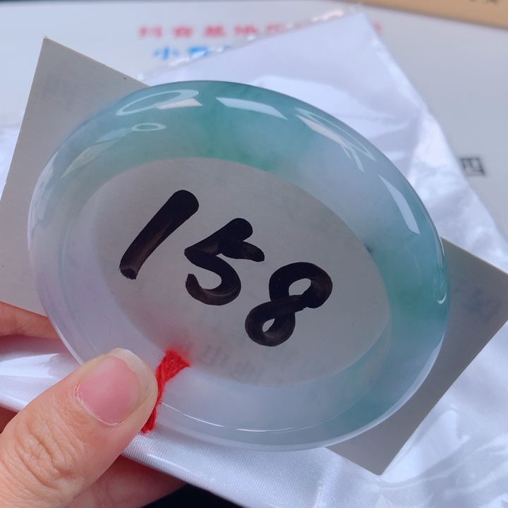 翡翠手镯未镶嵌蓝