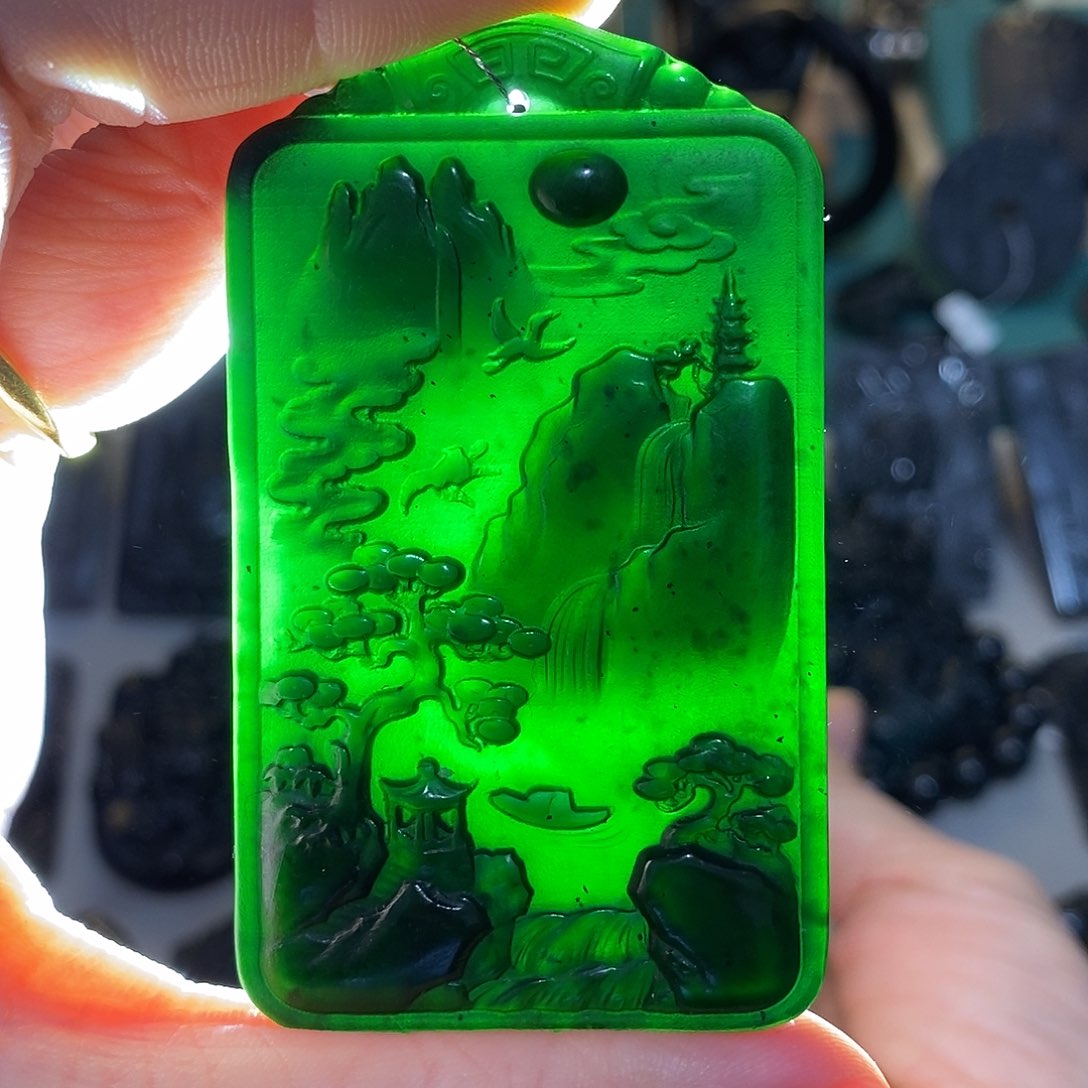 蛇纹石玉颈饰未镶嵌