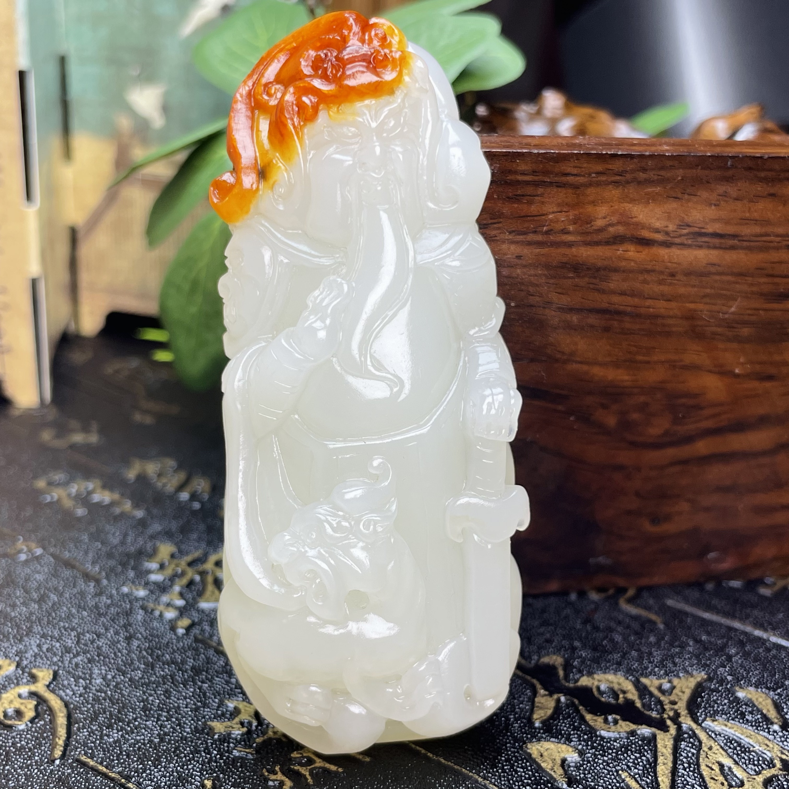 名家老师作品战将门神秦琼 和田玉白肉吊坠挂件俄料红皮把件