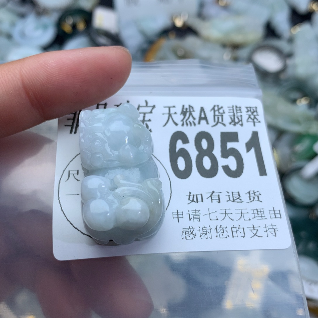翡翠颈饰未镶嵌6851。