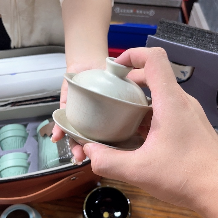 孤品茶具套装等。          