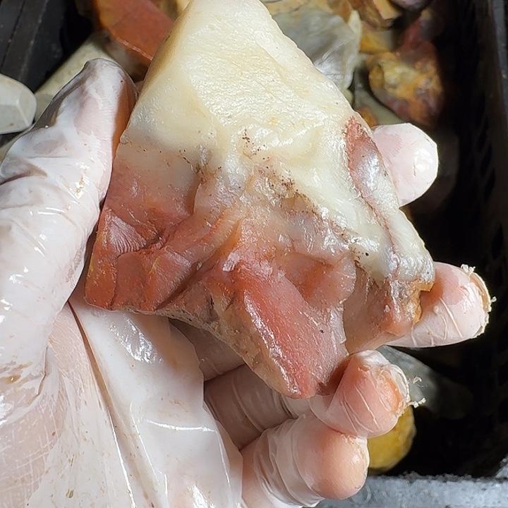 浮***现寿山石寿山石的颜色