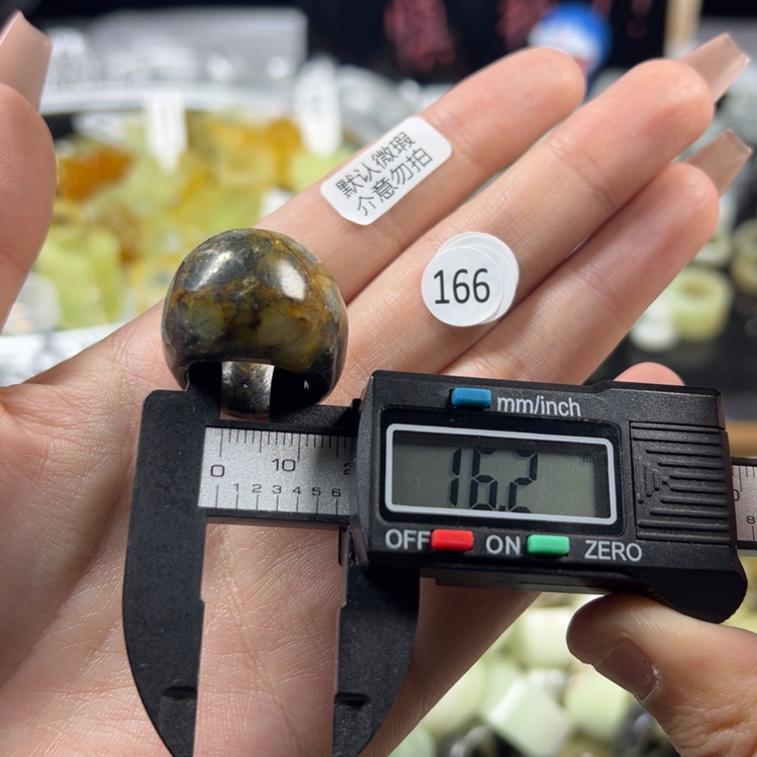 蛇纹石玉未镶嵌戒指