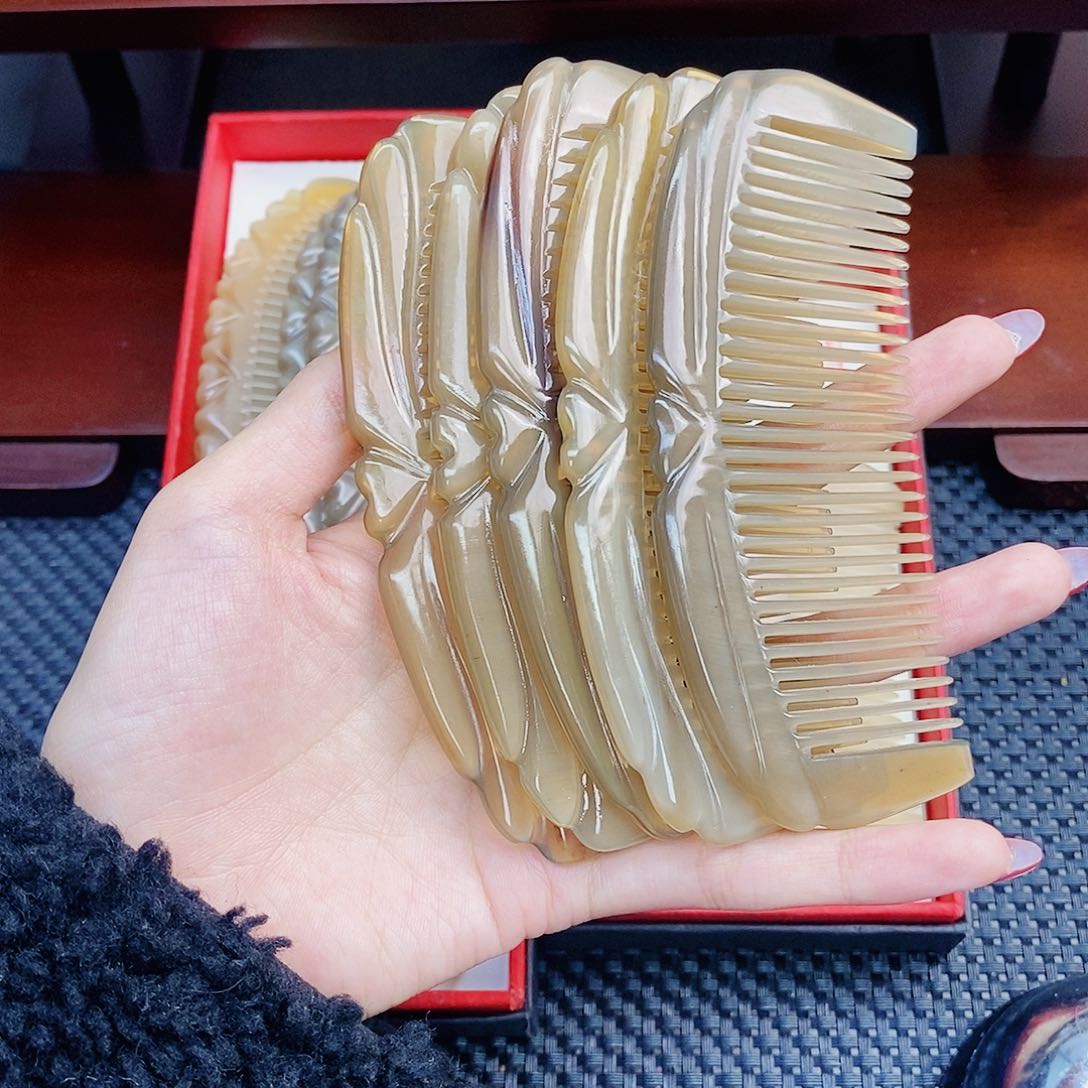 纯手工制作纯牛角梳子