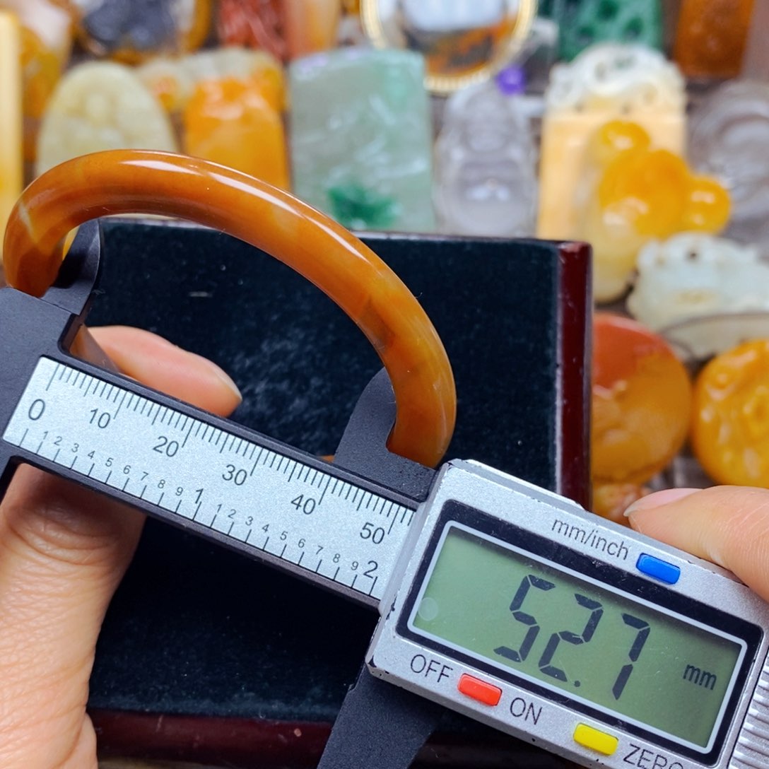 石英质玉未镶嵌颈饰