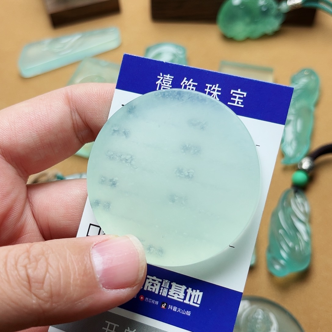 蛇纹石玉颈饰合金