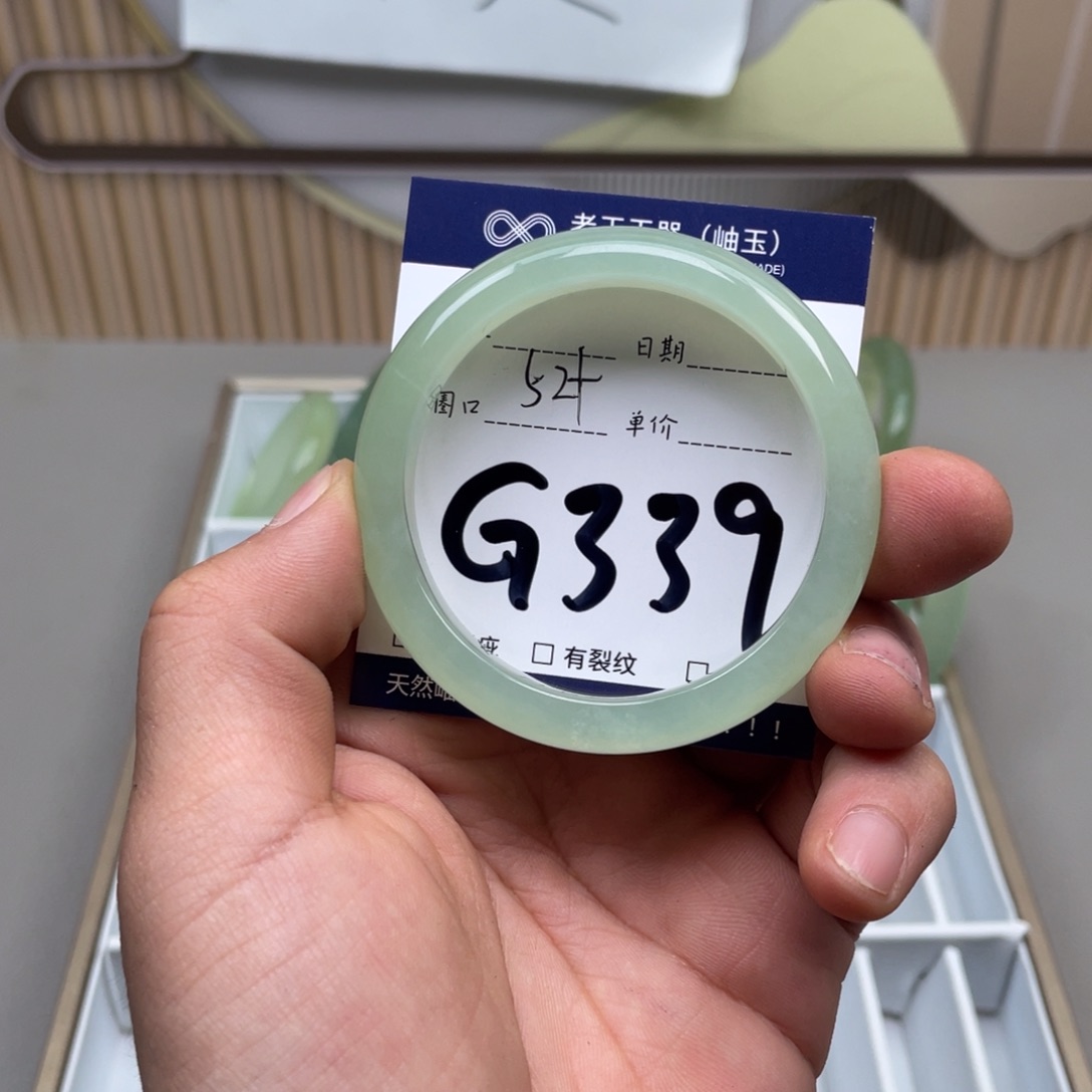 岫玉手镯手镯未镶嵌
