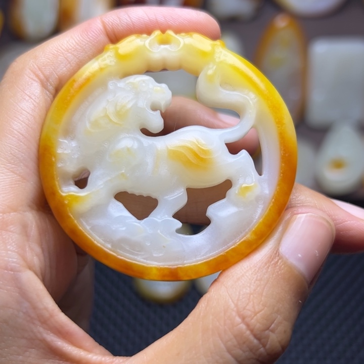 颈饰未镶嵌和田玉